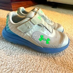 Under Armour Toddler Boys Velcro Gym Shors (8c)